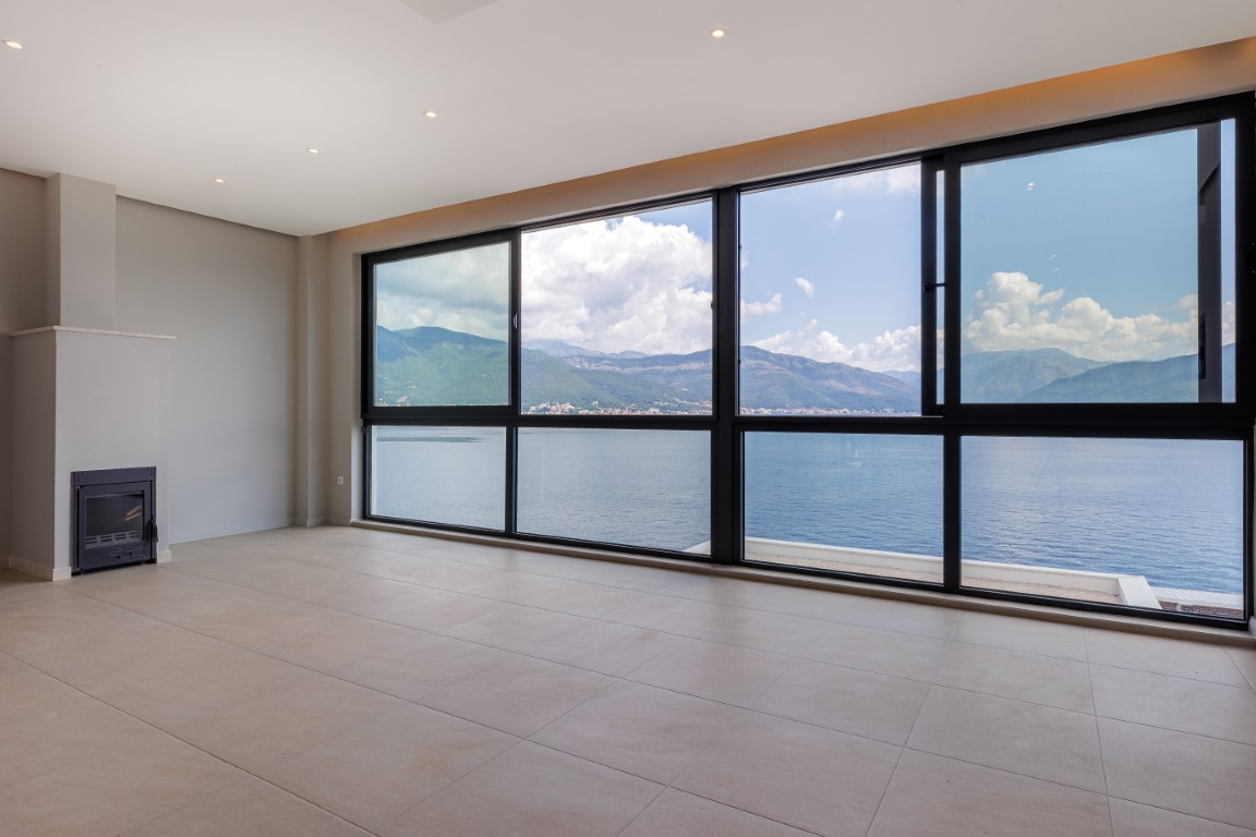 Image of Villa - 2 Bedrooms for Sale in Tivat-Krasici-Montenegro, Image 3